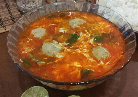 Rebusan daging yang terakhir, ditambahkan air kemudian direbus untuk kuah oto. Resep Bihun kuah tomyam oleh Shanty Anggraini - Cookpad