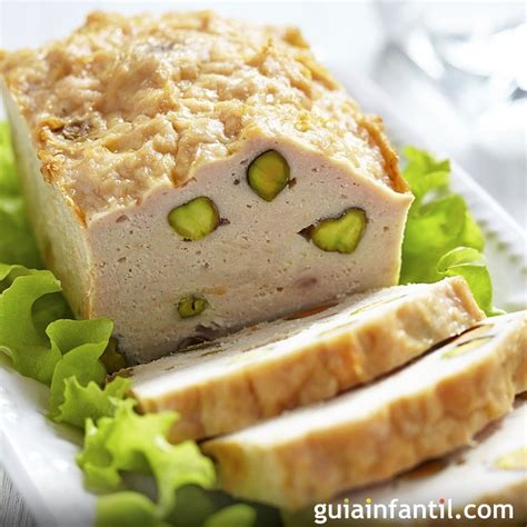 Las papas o patatas chips fritas, son un estilo de patata que siempre han ecantado a los niños y no tan niños de la casa. Terrina de pollo con pistachos. Receta fácil para niños