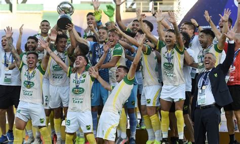 Defensa y justicia se unió a cienciano y otros equipos en la lista de los campeones de sudamericana que no han alzado el trofeo en sus países. Defensa y Justicia es el campeón de la Copa Sudamericana - La Deportiva