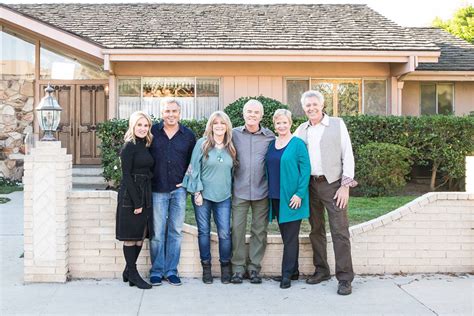 The Brady Bunch Cast Reunites At Iconic House Ahead Of Hgtv Renovation