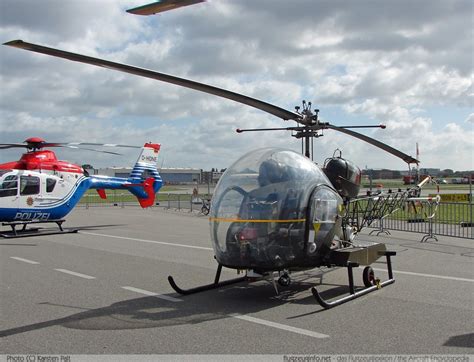 Bell 47 Light Utility Helicopter With Images Flight Lessons