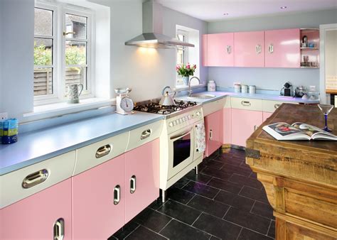 Refinishing stove vintage, wedgewood stoves, refurbished vintage stoves, antique gas stoves, vintage restoration, antique appliance, vintage appliance, for sale. 25 Pastel Kitchens That Channel the 1950s