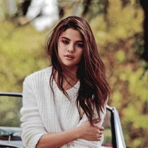 Selena Gomez Mesmo Novinha Já Mostrava Sensualidade Em Ensaios Para Revistas Purebreak