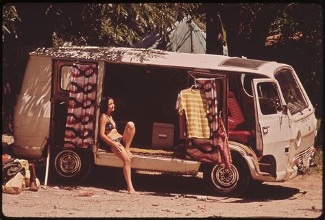 20 Vintage Photos Of Camping And Rving From The 1970s