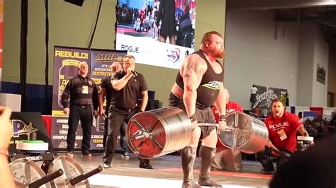 Strongman breaks world record with ludicrous 1,025 pound deadlift 