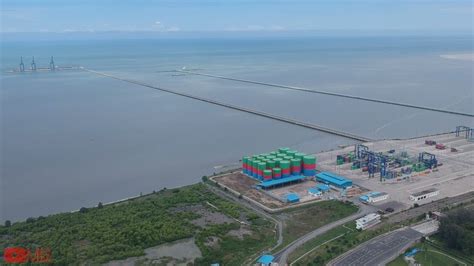 Pelabuhan Kuala Tanjung Disiapkan Jadi Transshipment Port Indonesia