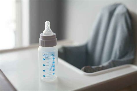 Introducing Breastfed Babys First Bottle And How To Bottle Feed With