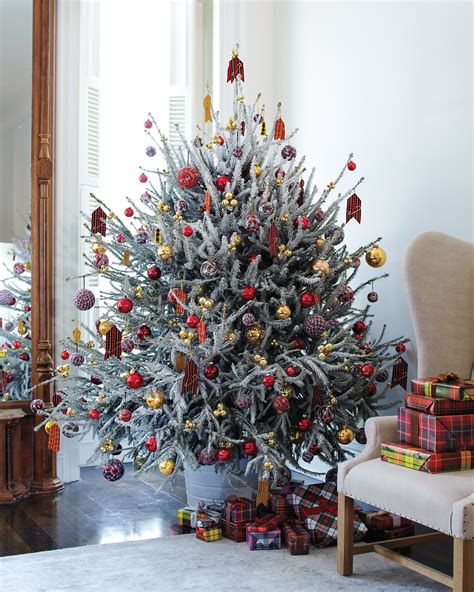 10 Unique Christmas Tree Decorations