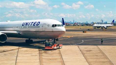 United Airlines Pilot Honors Flight Attendant Mom On Their First Flight
