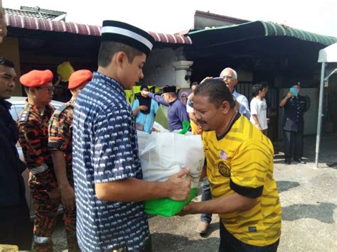 Lintas langsung perkembangan istiadat pemasyhuran tengku ampuan pahang & tengku mahkota pahang di istana abu bakar, pekan, pahang. KEBAWAH DULI YANG MAHA MULIA PEMANGKU RAJA PAHANG TENGKU ...
