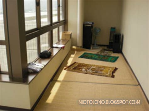 Semoga artikel di atas dapat memberikan informasi dan menambah wawasan seputar 20 inspirasi desain mushola minimalis dalam rumah kepada anda. Desain Mushola Minimalis Dalam Ruangan Rumah - Niotolovo