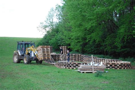 Pallet Stage Made From 600 Pallets Back To The Woods 3 • 1001 Pallets