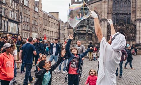风景文创爱丁堡国际艺术节：文化艺术与老牌旅游城市的双赢之道