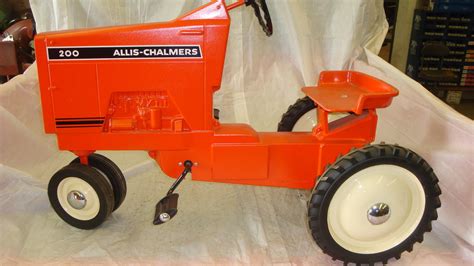 Allis Chalmers 200 Pedal Tractor M243 Davenport 2014
