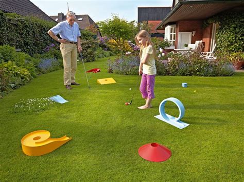 Erfahren sie hier, wie sie ihren vorgarten gestalten können. Minigolf-Anlage zum Selberbauen | Minigolf, Spielplatz ...
