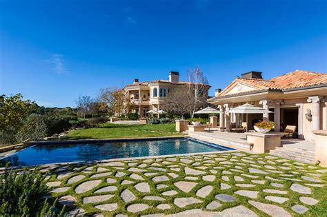 Come See Britney Spears Rumored New 74m Home And Its 3500 Bottle