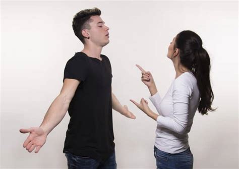 Yang egois kamu, yang selalu disalahkan aku. 1000+ Kata Kata Egois Banget untuk Orang yang Keras Kepala