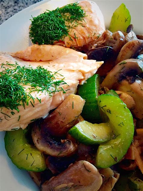 Wir fertigen selbstverständlich auch nach ihren rezepturen und in verschiedenen gebindegrößen. Gurken-Pilze Gemüse mit Lachs www.manufaktur-blessing.de ...