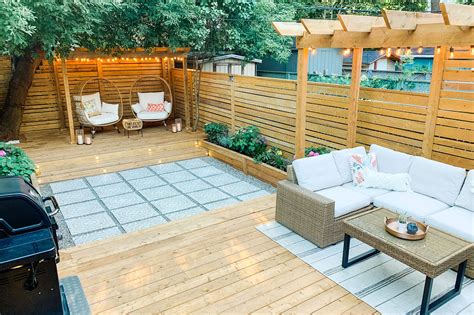 Someone In Toronto Totally Transformed Their Derelict Backyard Into A