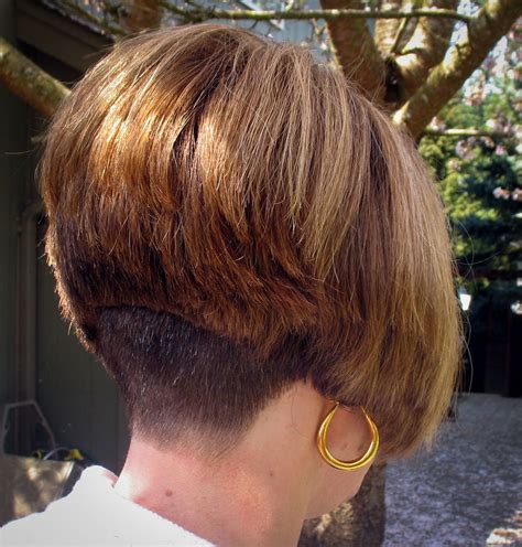 You can head to the salon confident and ready to get that new haircut you'll fall in love with, again and again. Mrs. CB from the Coolbobs.com website | Really short hair ...