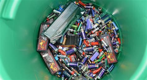 Sie geben ihre alte batterie zurück, kaufen eine neue und der händler zieht die pfandgebühr vom kaufpreis ab. Batterien & Co. richtig entsorgen | Der Nachhaltige Warenkorb