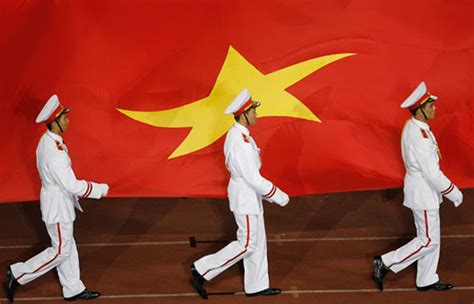 Việt nam, tên gọi chính thức là cộng hòa xã hội chủ nghĩa việt nam, là quốc gia nằm ở cực đông của bán đảo đông dương thuộc khu vực đông nam á, giáp với lào, campuchia, trung quốc, biển đông và vịnh thái lan. Ảnh - Hình nền lá cờ Việt Nam, Cờ đỏ sao vàng - Full HD