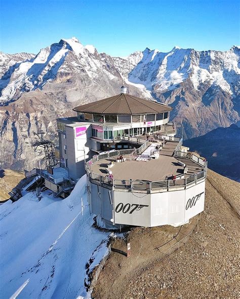 400 Tourists Rescued With Helicopters From James Bond Piz Gloria