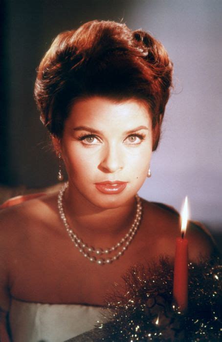 She received many award nominations for her acting in theatre, film and television; Senta Berger fotka