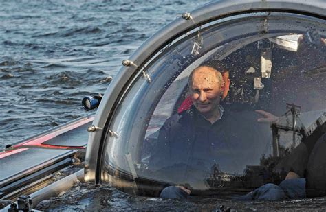 Russland Putin Unternimmt Tauchgang In Mini U Boot Der Spiegel