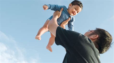 7 Ways For A New Dad To Bond With Baby