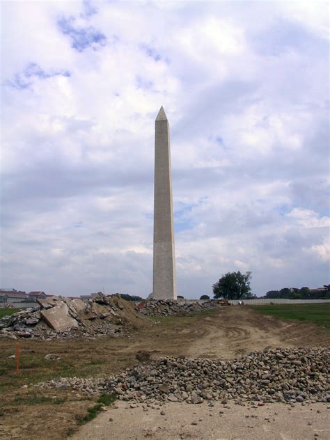 Monumento de washington dc, ee.uu., banderas americanas aleteo a continuación. File:Washington Monument construction.jpg - Wikimedia Commons
