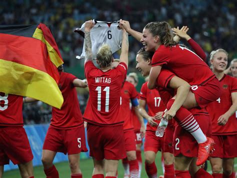 Jun 06, 2021 · en man har förts till sjukhus efter att ha kört av vägen. DFB-Frauen gewinnen Olympia-Gold - Team Deutschland