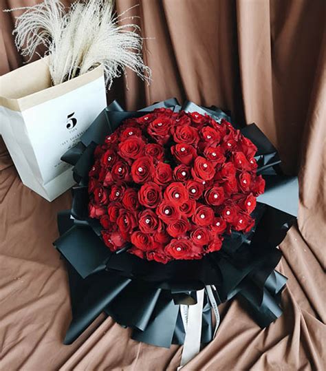 99 Roses Premium Bouquet Everydayflowers Flower Delivery In Kl And Sel