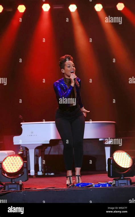 American Singer Alicia Augello Cook Known As Alicia Keys Performs
