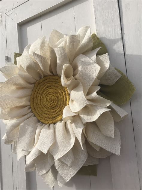 Daisy burlap wreath by Under the Kentucky Sun | Burlap wreath, Burlap flowers, Burlap flower wreaths