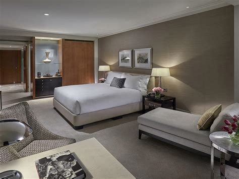 Deluxe King Room Accommodations At Crown Towers Melbourne