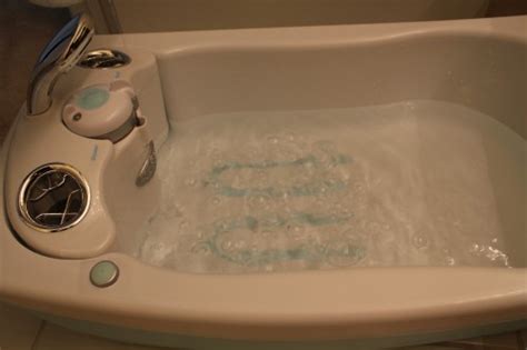Find the right tub to get the job done. Summer Infant Lil' Luxuries Whirlpool Bubbling Spa ...