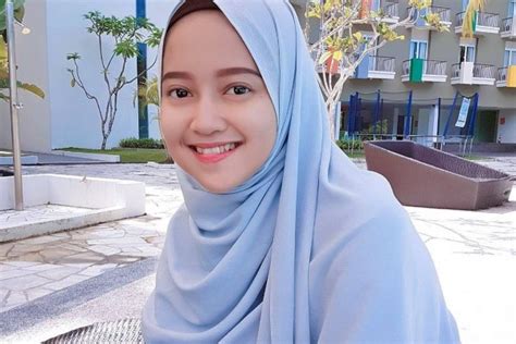 5 Foto Mahasiswi Politeknik Negeri Batam Berhijab Ini Bikin Adem