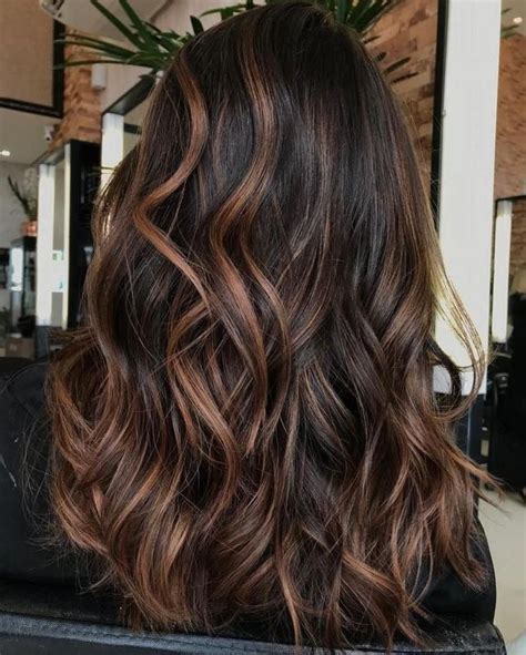 Comment choisir la meilleure coupe pour les cheveux ondulés