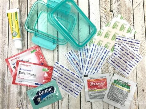 Diy Dollar Store Mini First Aid Kits Mama Cheaps