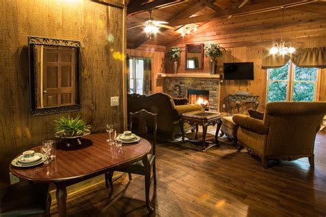 Frogtown cellars and consolidated gold mine are also within 9 mi (15 km). Cabins In Dahlonega - All with hot tub & fireplace at ...