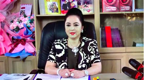 Bốn tháng qua bà nguyễn phương hằng liên tục livestream xuyên tạc, vu khống, chửi rủa xúc phạm nhiều cá nhân, ca sĩ, nghệ sĩ, trong đó có tôi. Đại gia Phương Hằng 'bóc' Vy Oanh trên sóng live 100 nghìn ...