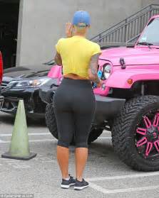 Amber Rose Highlights Her Incredible Curves In Skintight Leggings And A
