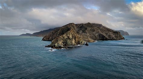 Oc Northern Point Of Santa Catalina Island From Helicopter 3945x2190