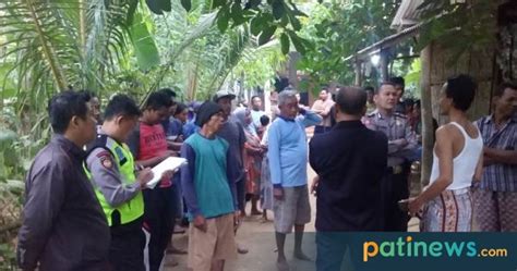 Jajanan pasar tradisional yang terbuat dari singkong ini merupakan kudapan yang banyak ditemui di daerah jawa tengah atau jawa timur. Ada Orang Gantung Diri di Desa Kembang, Polsek Dukuhseti ...