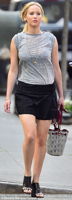 Jennifer Lawrence Steps Out In Daisy Dukes After New Hunger Games Mockingjay Trailer Release