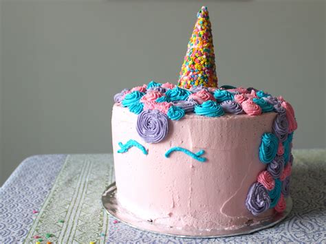 Have you seen photos of unicorn cakes, and wished you could make your own, but don't want to deal with fondant? How to make a unicorn cake - without fondant | Cakes without fondant, Diy unicorn cake, How to ...