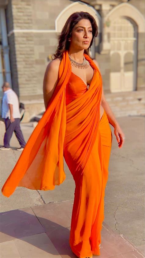 aartii naagpal looked stunning in this orange saree with cleavage baring sleeveless blouse see