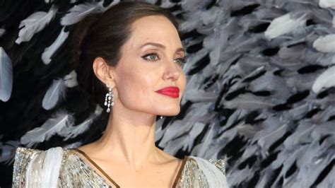 Angelina Jolie Reagiert Auf Brad Pitts Zärtlichkeiten Gegenüber Jennifer Aniston