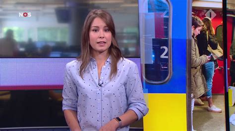In de vrouw glossy die aankomende week verschijnt, prijken deze vier nieuwslezeressen van de nos op de pagina's. Amber Brantsen NOS Journaal presentatrice 6 september 2017 13.00 uur met sport nieuws Sjoerd ...